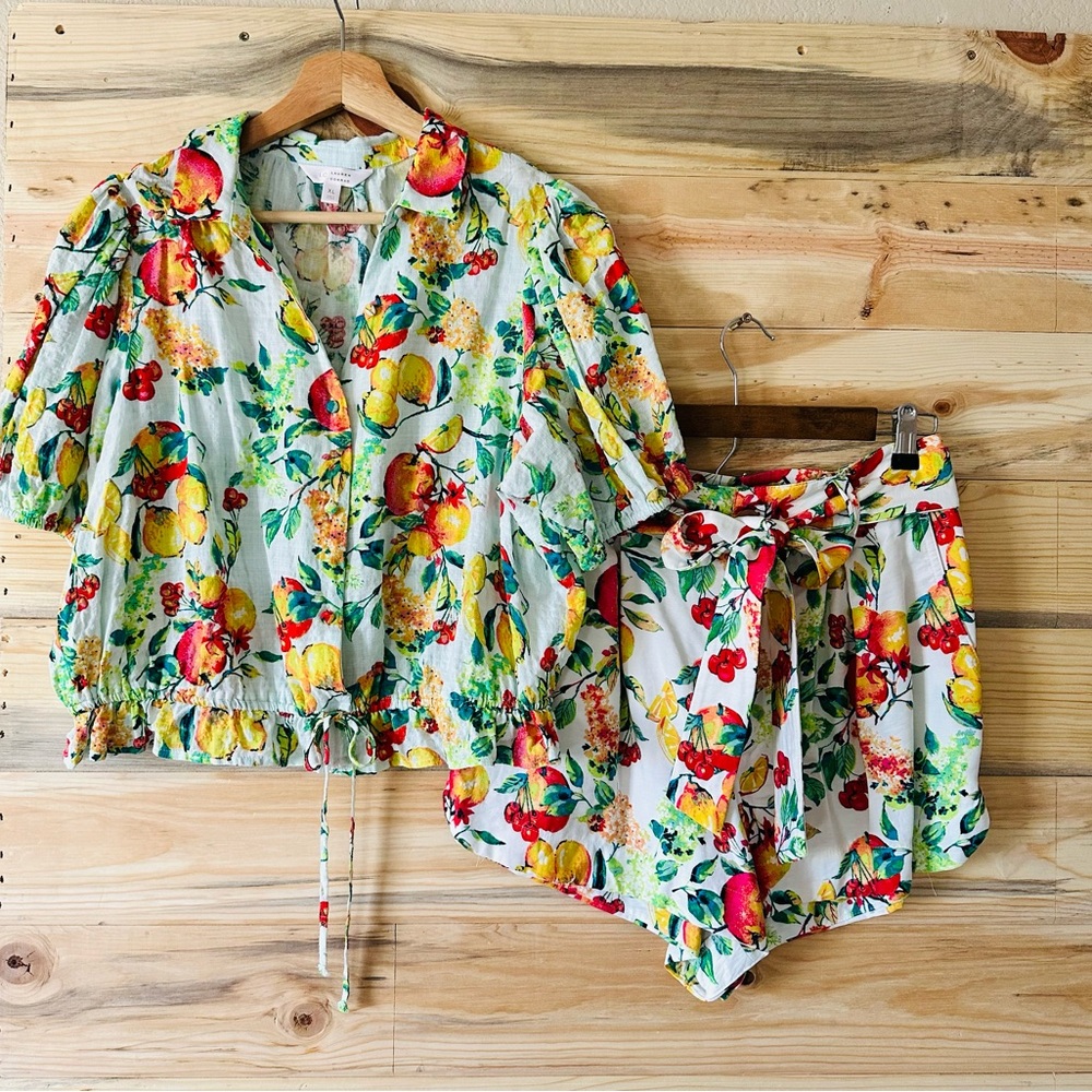 LC Lauren Conrad Floral Women set - shorts and blouse Multicolor